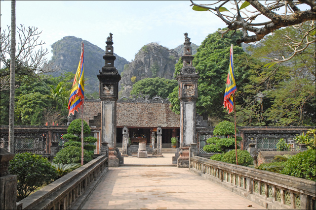 Hanoi Hoa Lu Temple