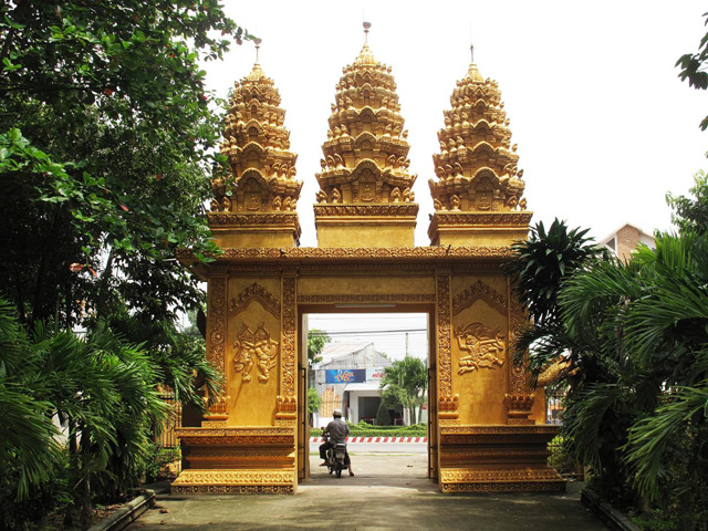 phuon pagoda tra vinh-vietnam