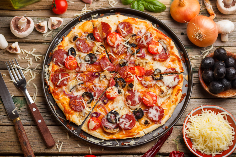 Fresh-baked-pizza-by-Cseh-Ioan-on-500px